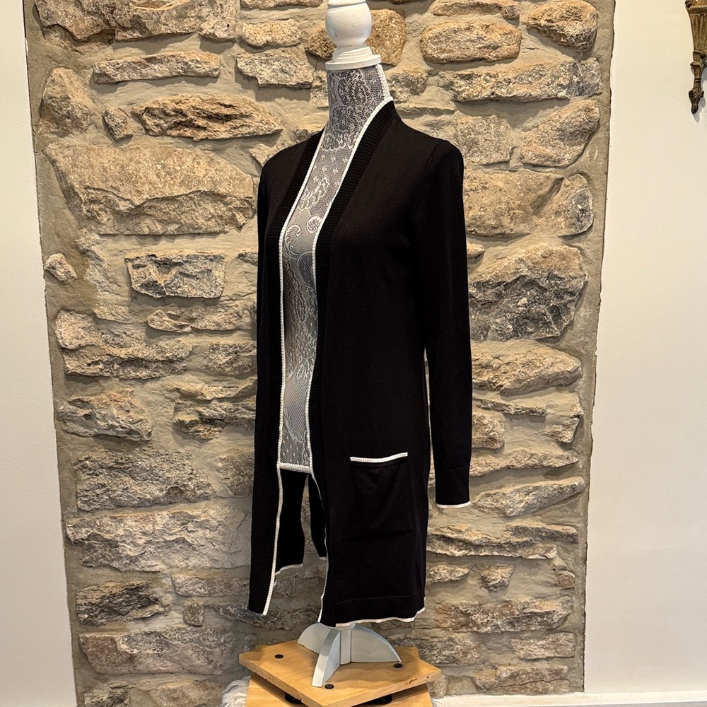 Linda Matthew’s Chic Black Duster Cardigan with White Accents Small